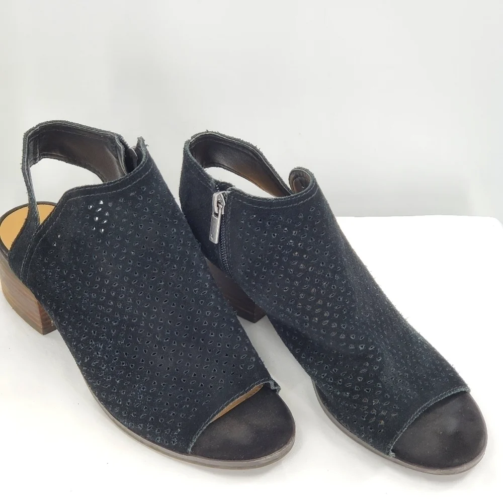 Lucky Brand black diamond cut out open toe suede sandals 9